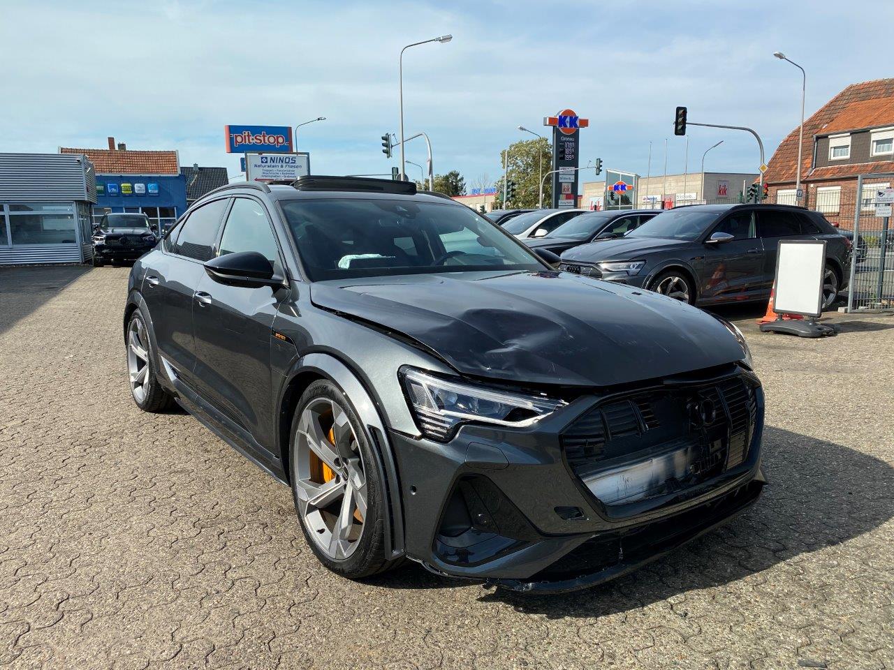 MEINUNFALLAUTO Audi Etron Sportback S quattro Sline Panorama Bang